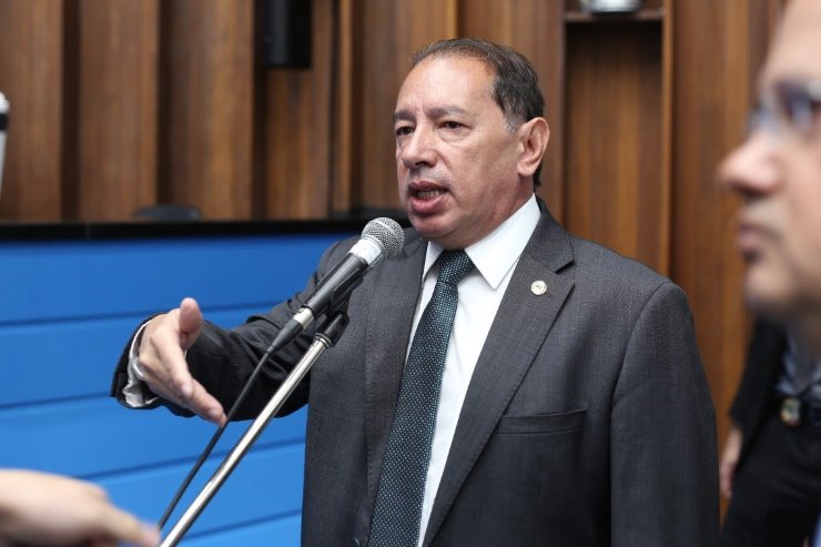 Imagem: Presidente da Assembleia, Gerson Claro, autor de moção de congratulações a empreendedor