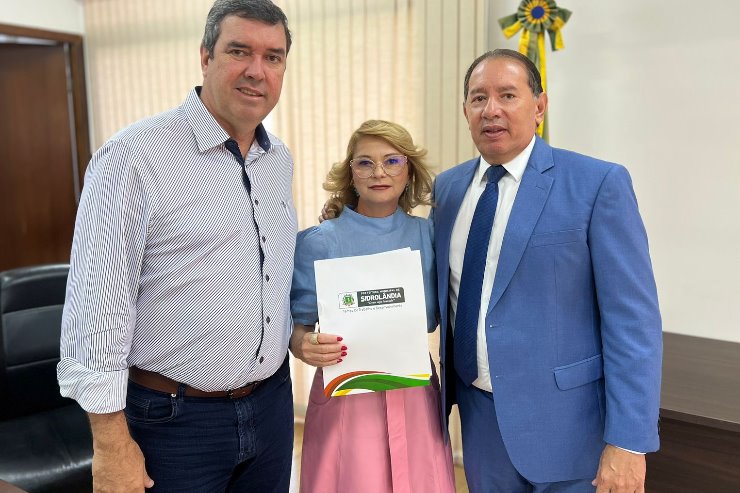 Imagem: Eduardo Riedel , prefeita e deputado Gerson Claro