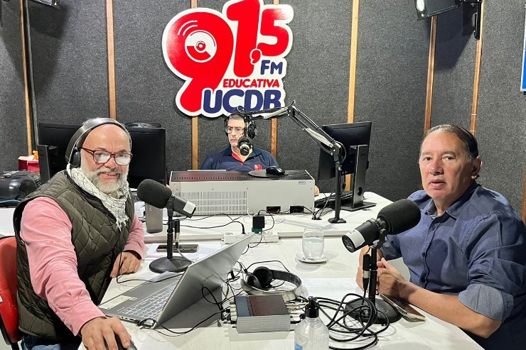 Imagem: Deputado Gerson Claro em entrevista à FM UCDB